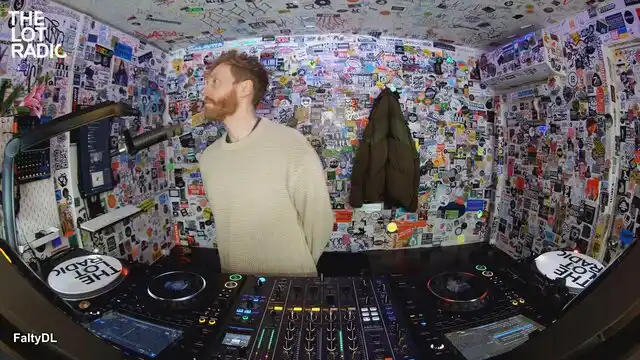 Episode 3lShV8s72rWnPFTP4HbsTo Thumbnail 4