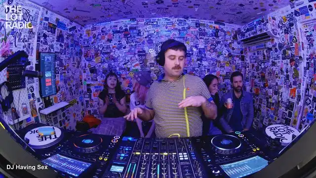 Episode 6OOghSMLCIhhTtyxKHA8Uo Thumbnail 2