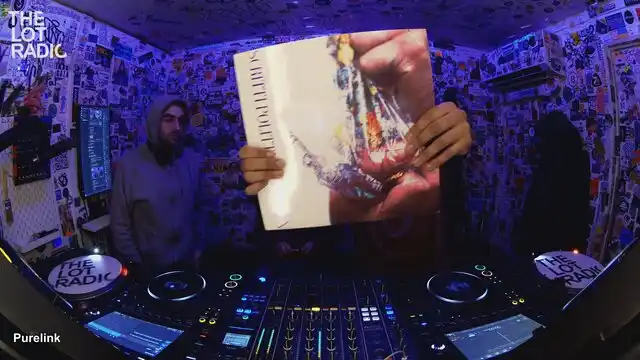 Episode 1sdZUNDBhWfmDj5RIkjTil Thumbnail 3