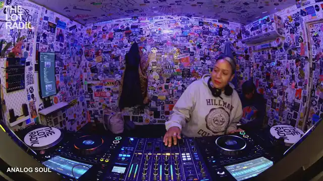 Episode Ju2yMBtNXw32AKPTWaGR4 Thumbnail 4