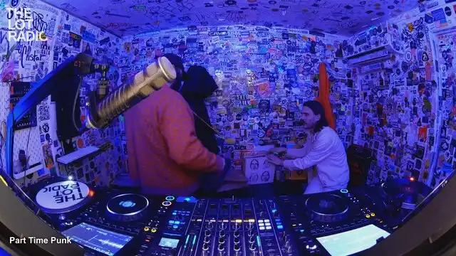 Episode 3hiaPUZHgeXn8ktC0A4fIC Thumbnail 4