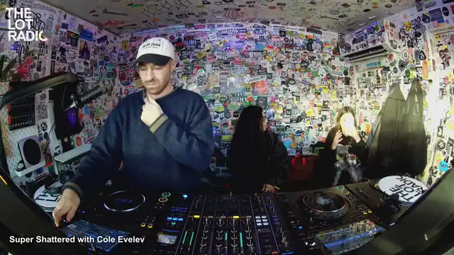 Episode 6T9tx1seZJMMSk7531MYt0 Thumbnail 4