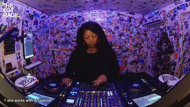 Episode 5x7KykinU3ERj7u8AsjVb3 Thumbnail 3