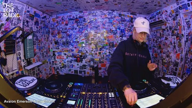 Avalon Emerson & the Charm - The Lot Radio