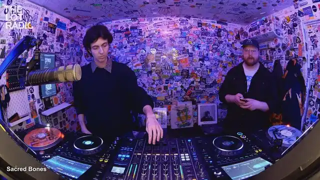 Episode 2p0dnxFHtMQhbqAwBIGk2p Thumbnail 3