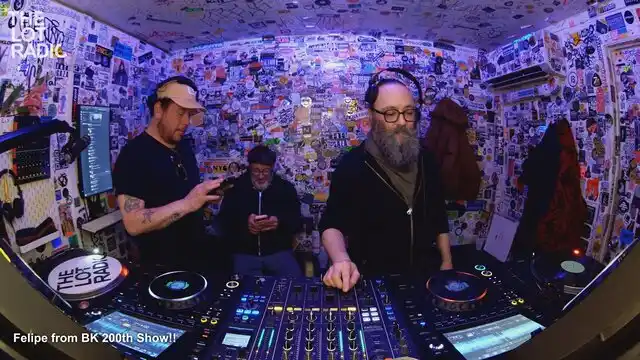 Episode 7LXBpazgIaAzNJYl28RMJS Thumbnail 4