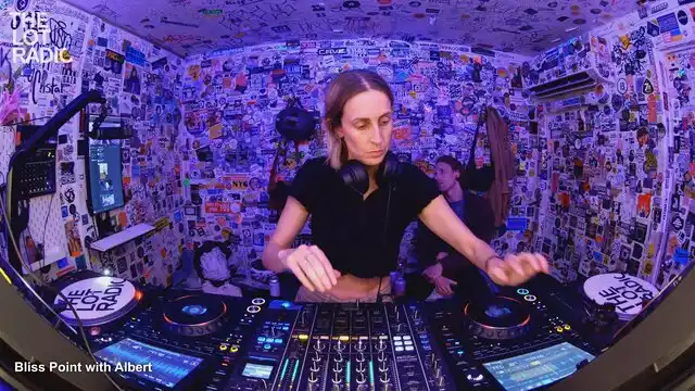 Episode 4L2c9qVIDMVCiKjFLFa7GS Thumbnail 3