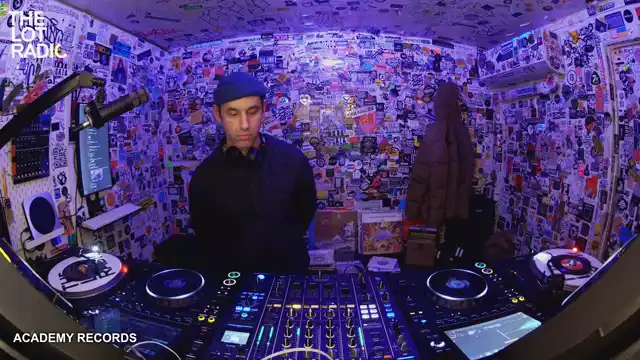 Episode 7ArlhEAtbnm6ELQ67aeqMK Thumbnail 3