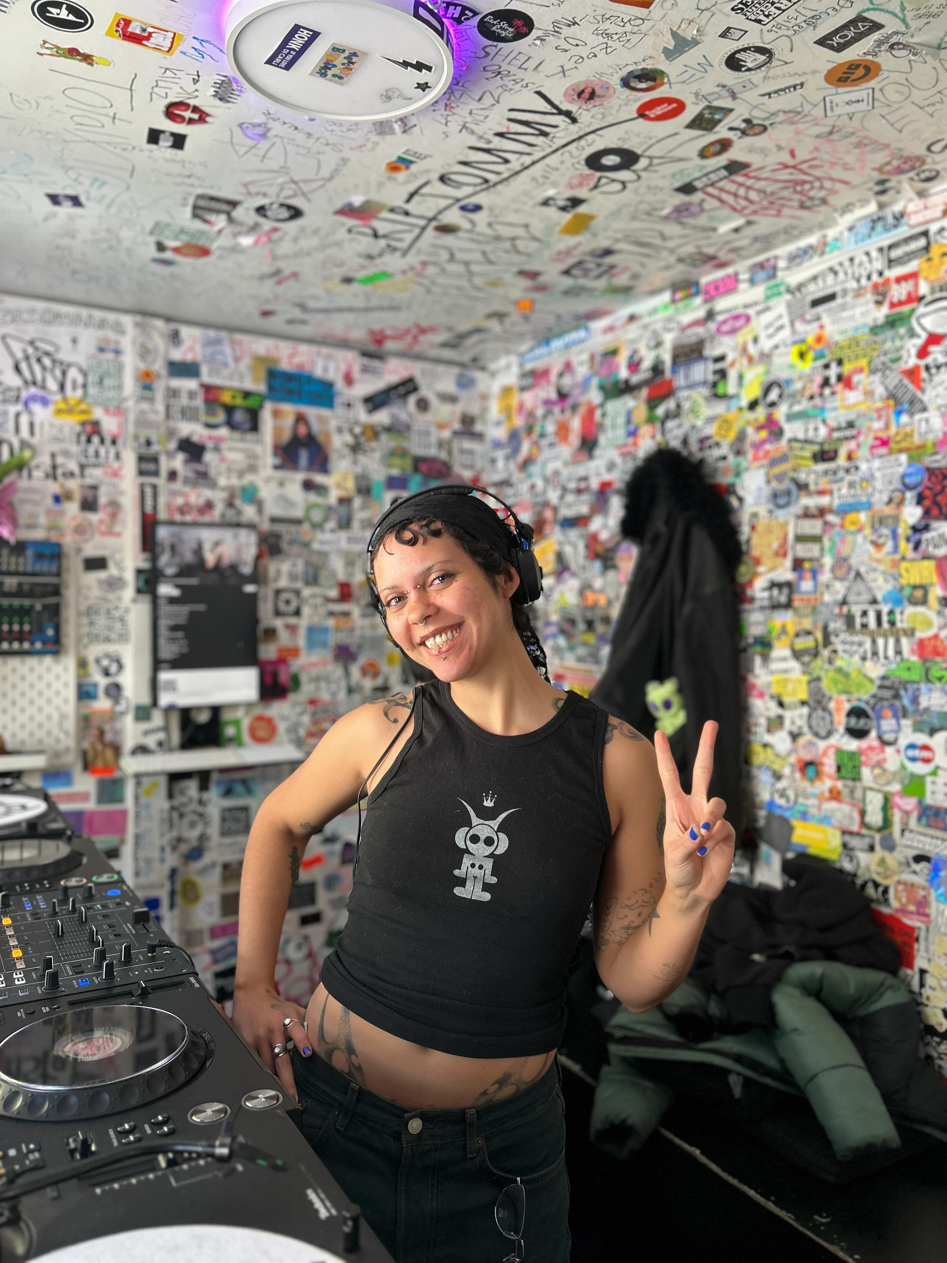 cosmo invites: homesickforanotherplanet - The Lot Radio