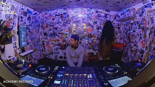 Episode r5bPCZj14ROMy9OGGKVe1 Thumbnail 4