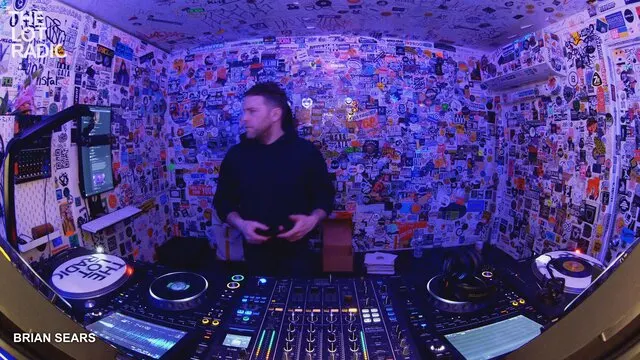 Episode BR8uyuodTcNXSB36VF57f Thumbnail 1