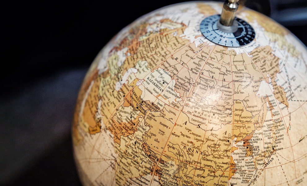 World map with the different currencies