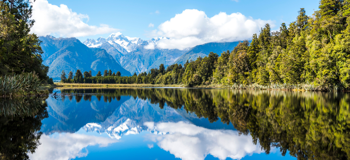The Ultimate Guide for Expats Moving to New Zealand: Smooth Transitions and Financial Tips