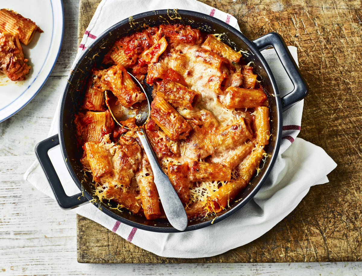 Quick and Easy Tomato Pasta Bake / The Body Coach