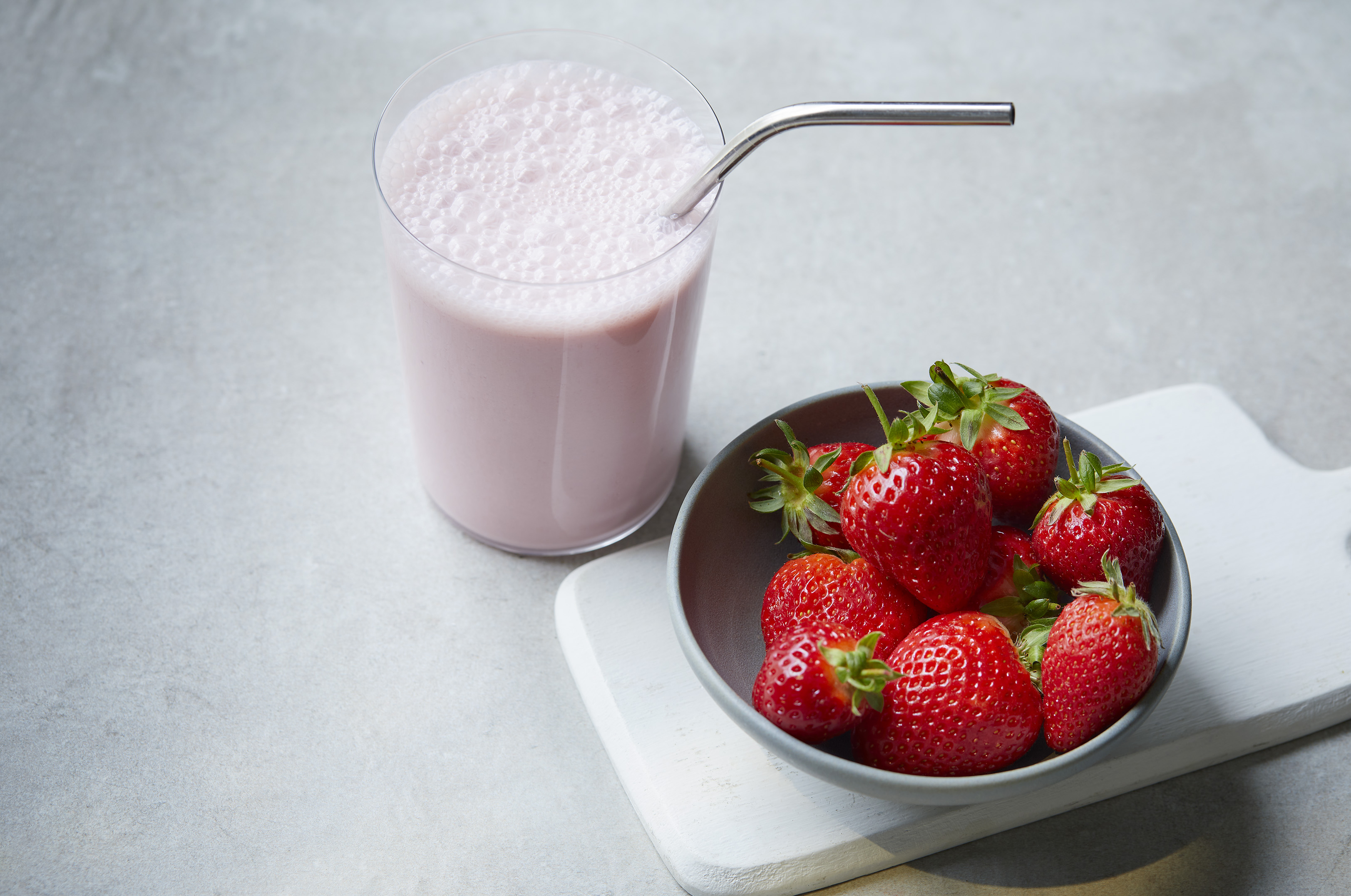 Strawberries And Cream Smoothie / The Body Coach