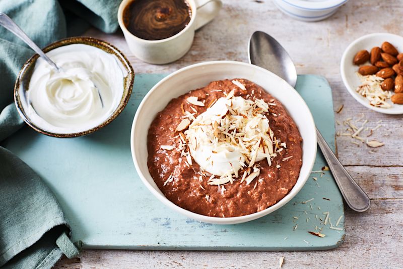 Chocolate and Almond Overnight Oats / The Body Coach