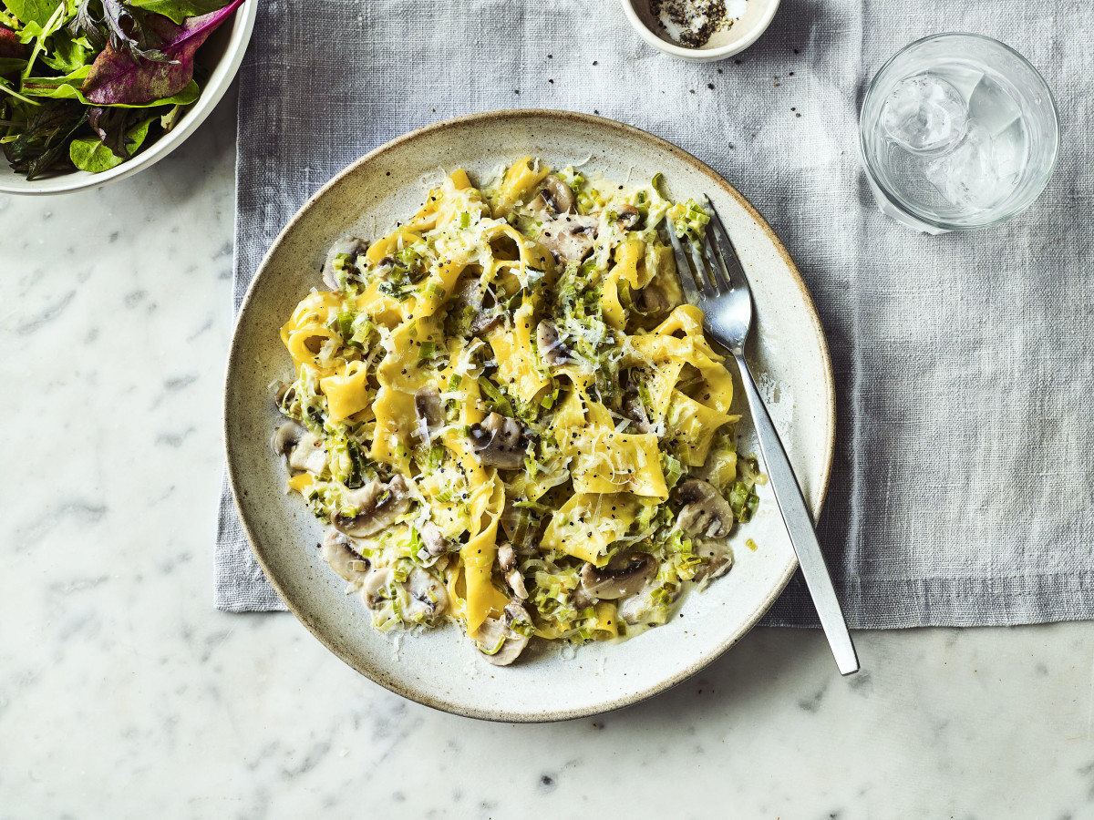 creamy-leek-and-mushroom-pasta-the-body-coach