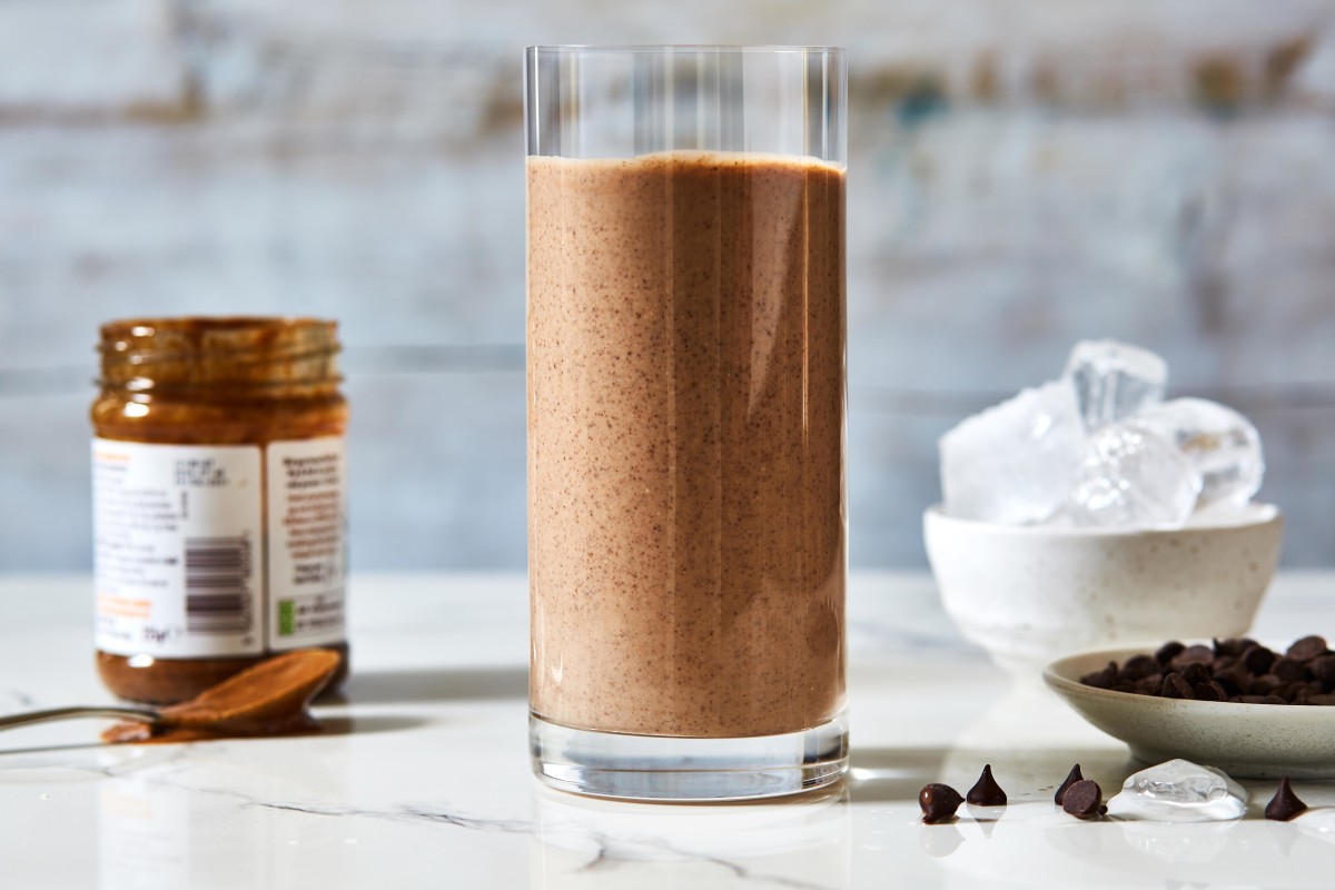 Cookie Dough Smoothie / The Body Coach