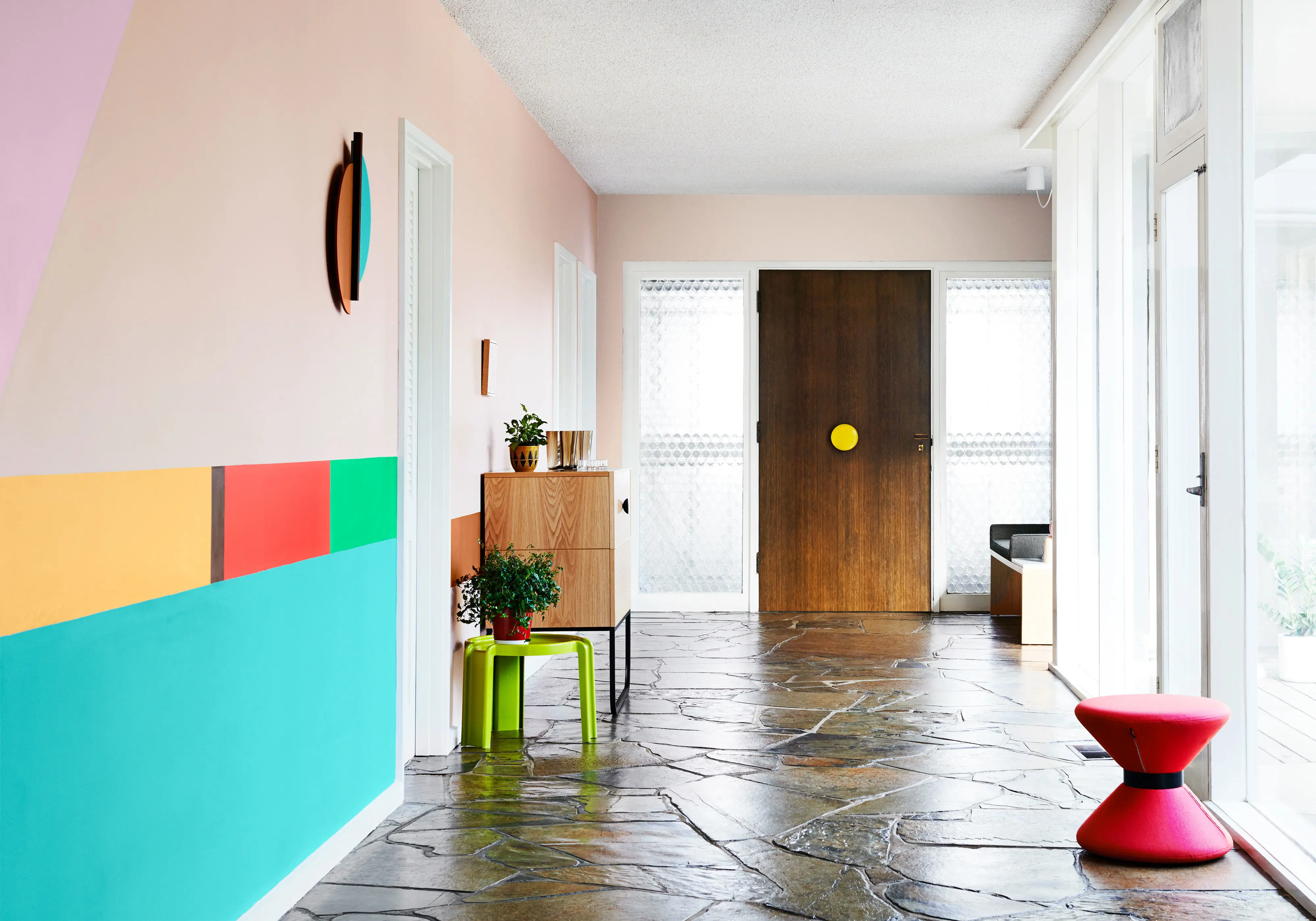 Colour entryway with crazy paving