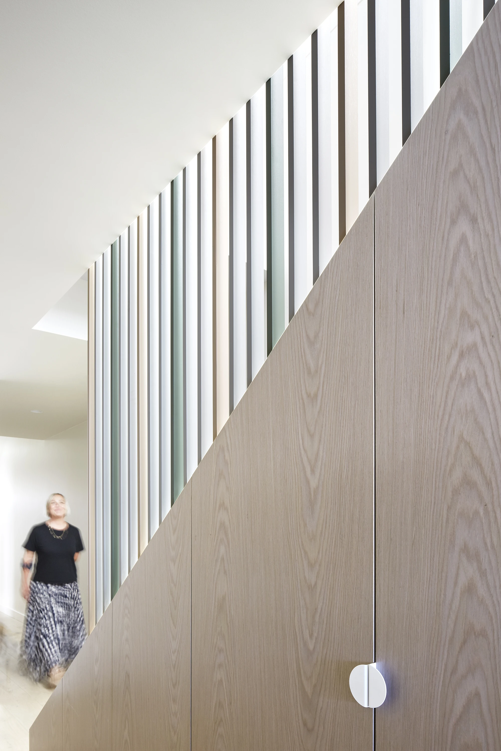 Neutral stairwell with woodgrain side