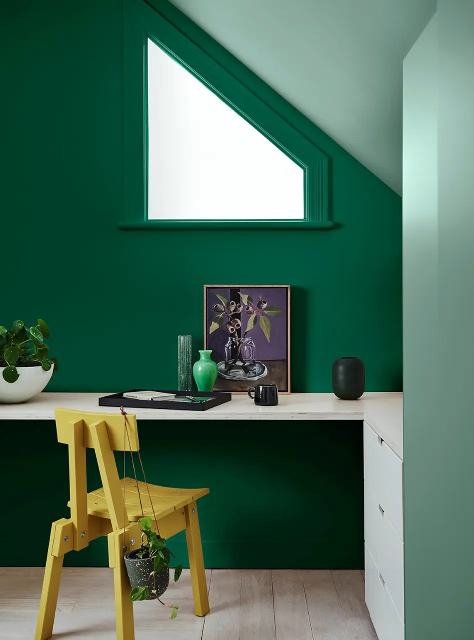 interior-room-greenwallyellowchair