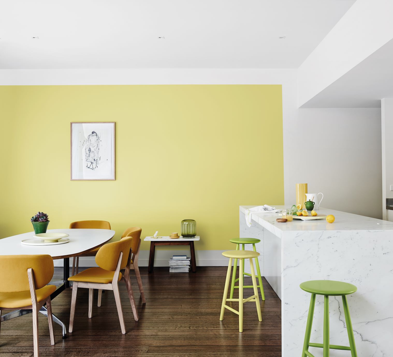 Дизайн покраски кухни. Краска для стен на кухне. Желтая краска для стен. Крашеные стены на кухне. Цвет краски для стен кухни.