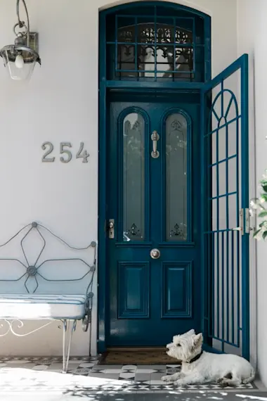 How to pick the perfect front door colour | Dulux