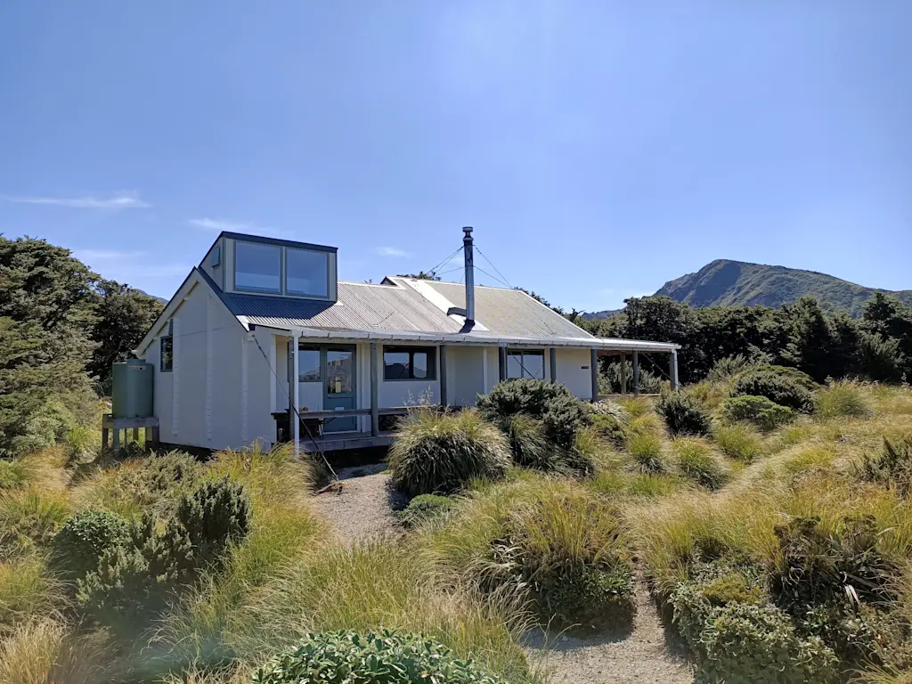 Sunrise Hut - Department of Conservation | Dulux NZ