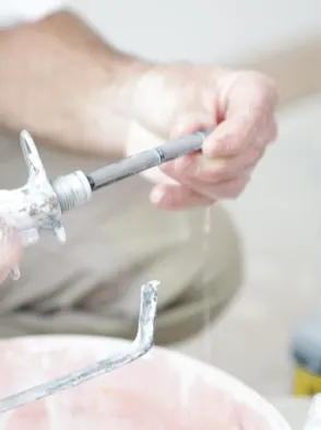 Man washing spray filter