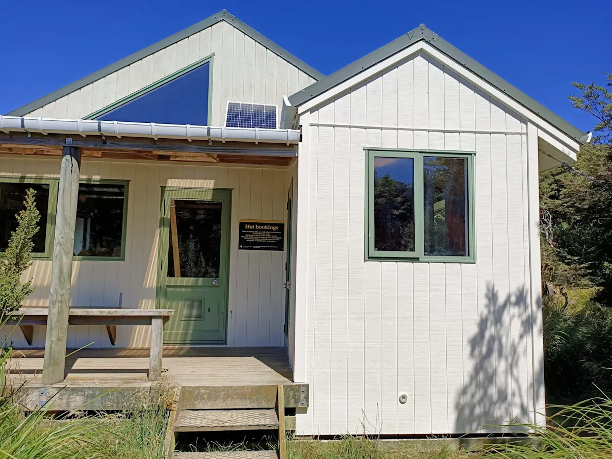Sunrise Hut - Department of Conservation | Dulux NZ