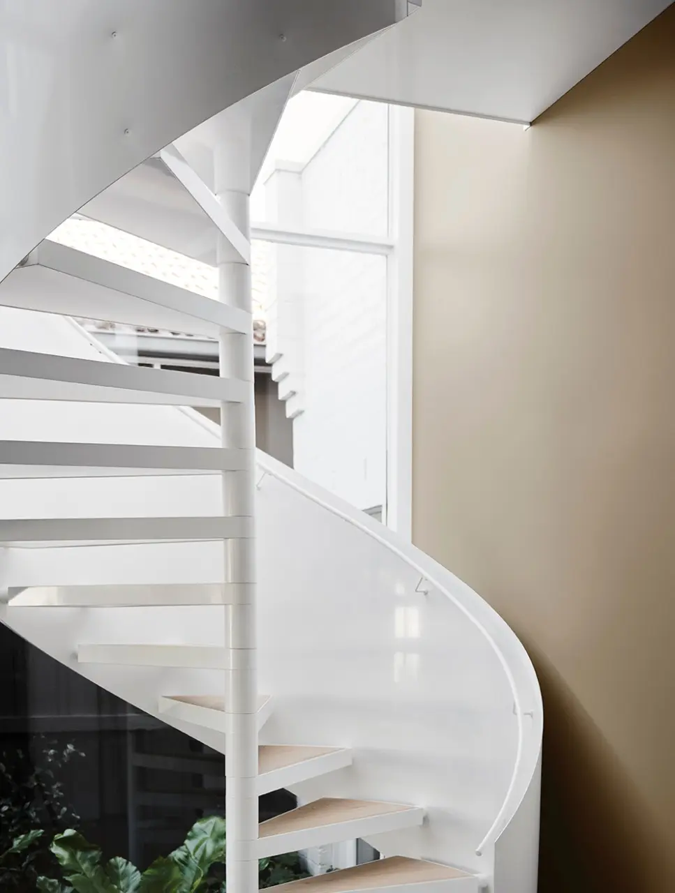 interior-room-spiralstaircase