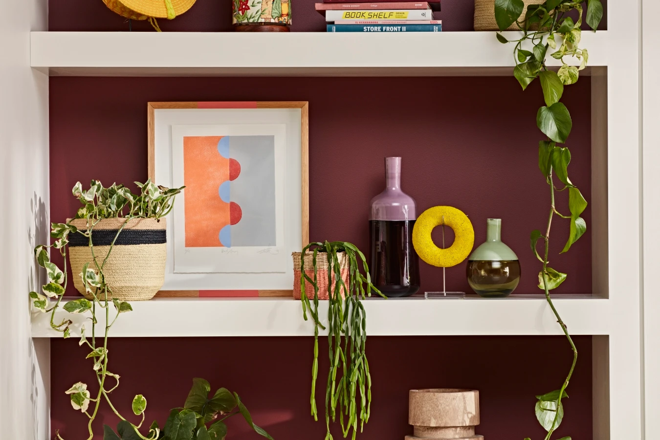 Bookshelf featuring purple backing for the 2017 Dulux Entwine colour trend. 