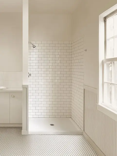 How to paint your shower base with Dulux Renovation Range paint | Dulux