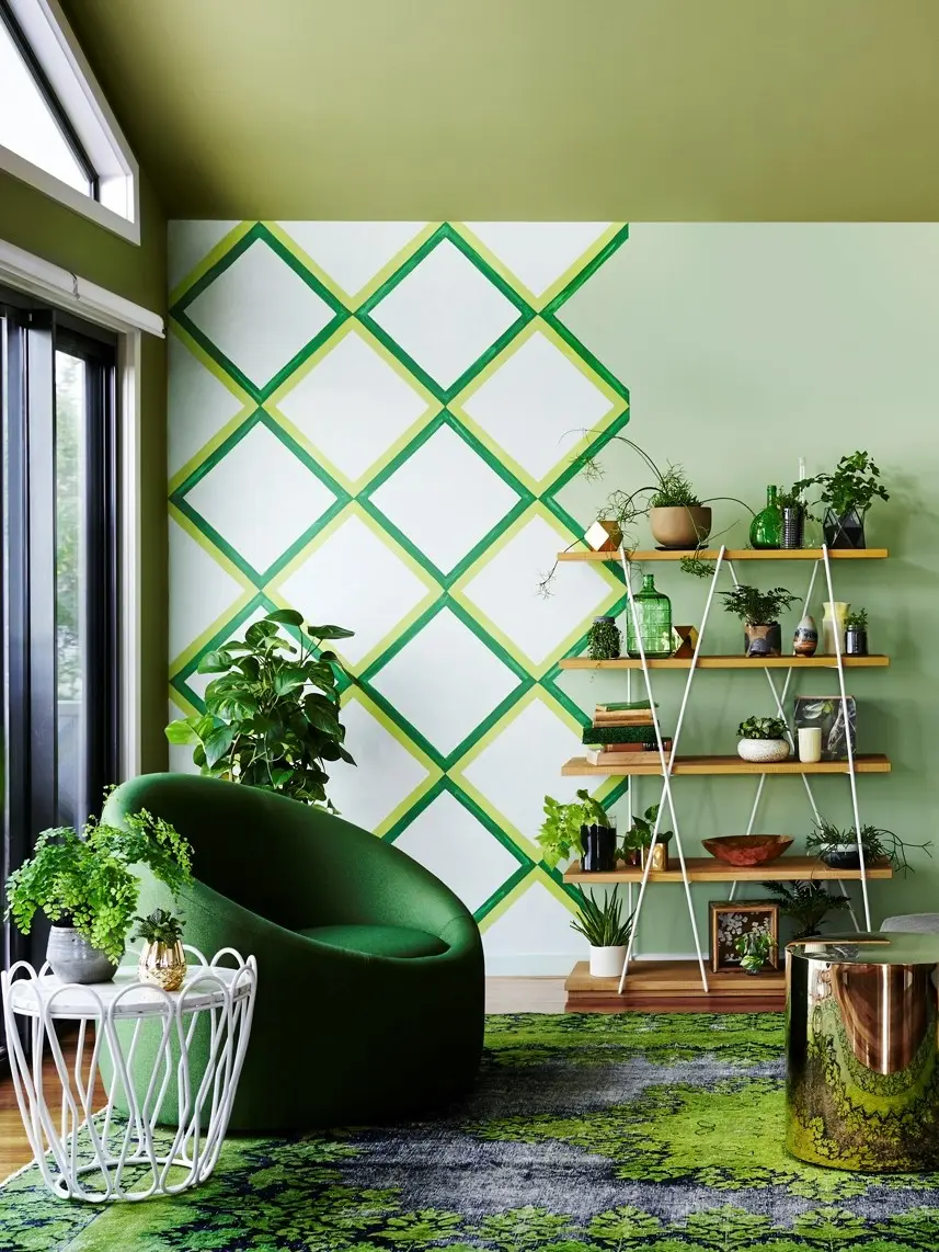 Green living room with lattice-style feature wall