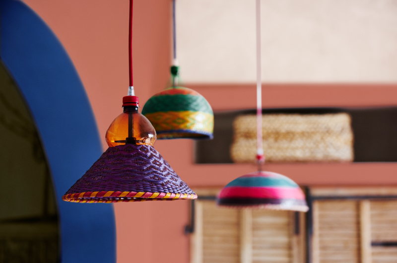 Three pendant lights in dining room with wall in Dulux Wash&Wear® in Gold Pheasant.