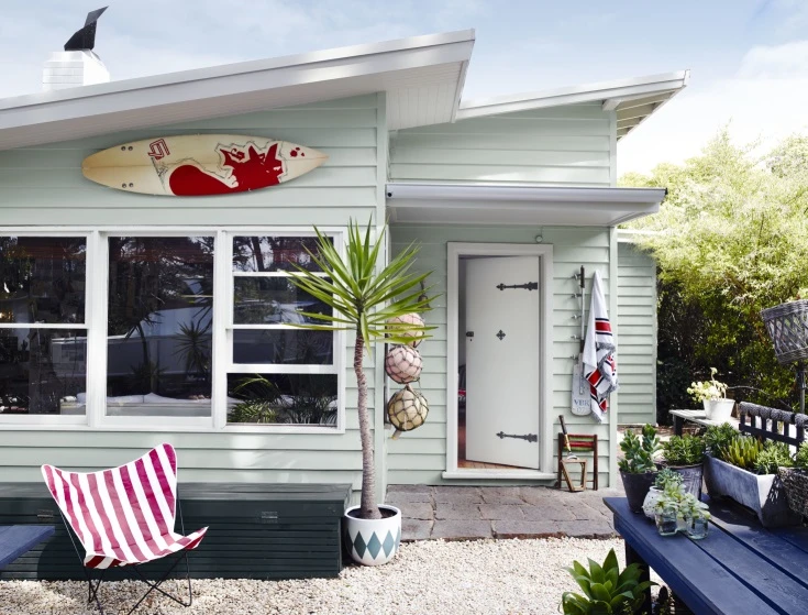 exterior-entrance-weatherboard-green