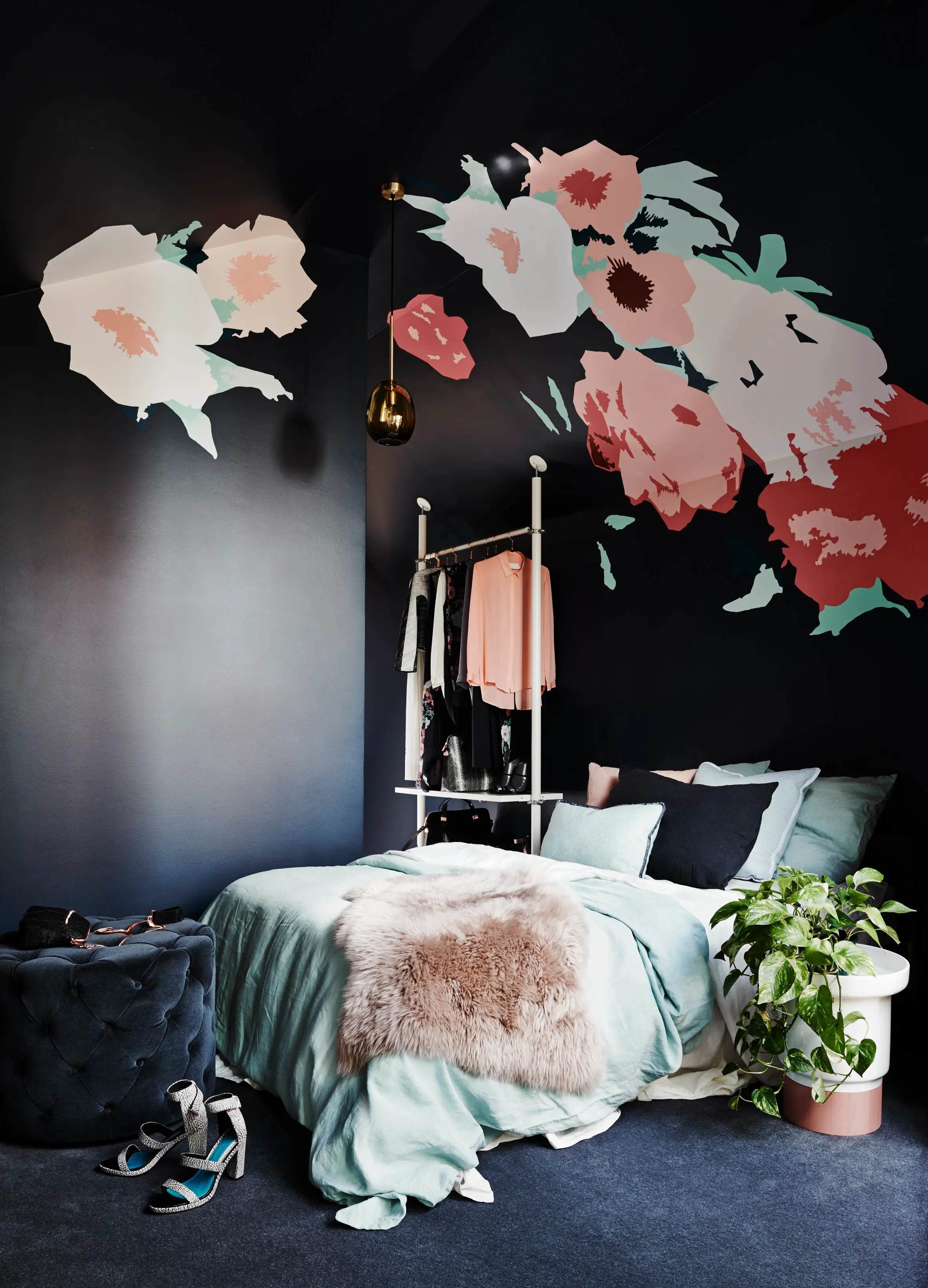 interior-bedroom-roses