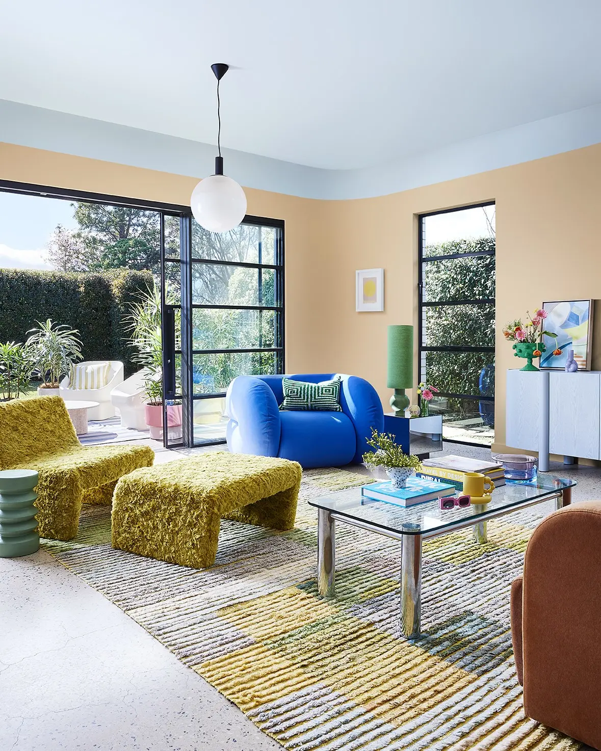 Apricot coloured living room with blue ceiling