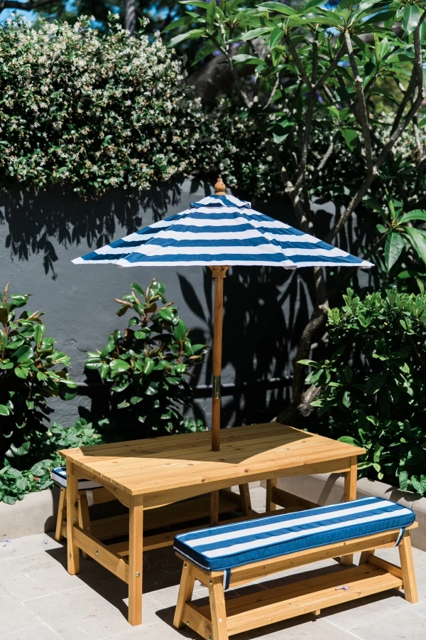 exterior-poolhouse-table