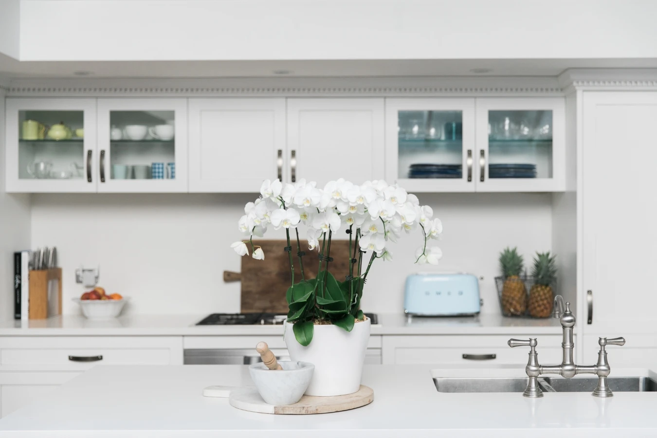 interior-kitchen-flowers