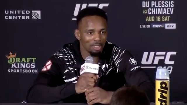 “一撃”で仕留めたレローン・マーフィー、王座挑戦へヴォルカノフスキーとの対戦を熱望「屋根を吹き飛ばしてやる」|UFC 319:デュ・プレシ vs. チマエフ