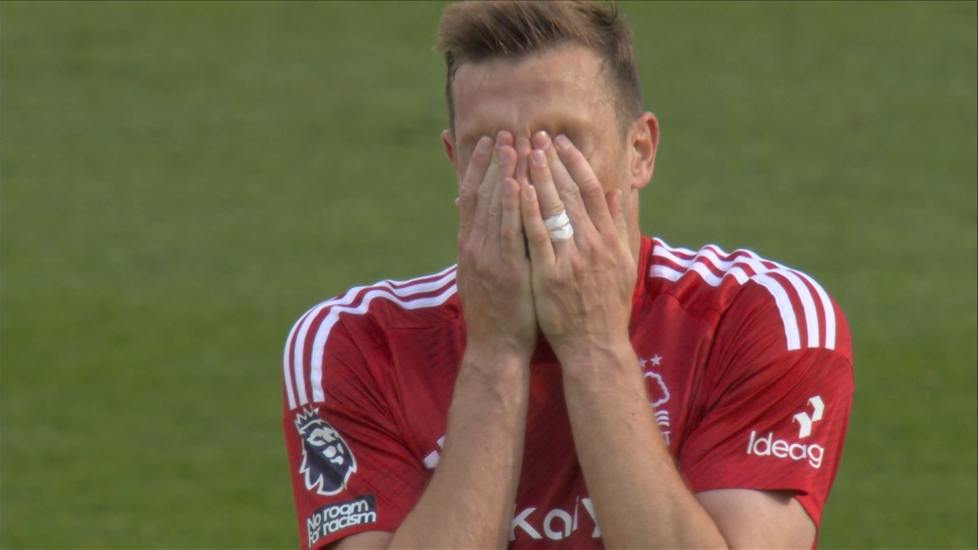 最終節での敗戦に落胆の色を浮かべるクリス・ウッド