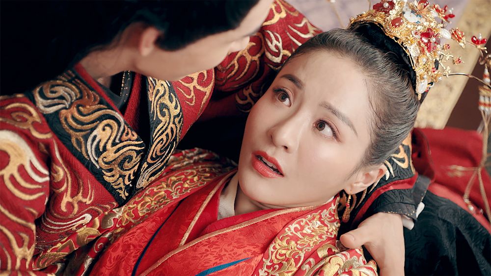 偽りのプリンセスは救世主~傀儡皇帝を守る運命の王妃~