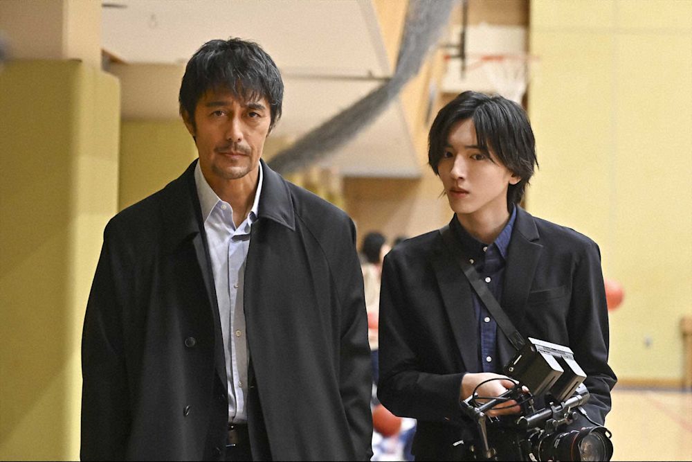 道枝駿佑“本橋”が阿部寛“進藤”に弟子入り!?忠犬ポジションに注目の『キャスター』第4話