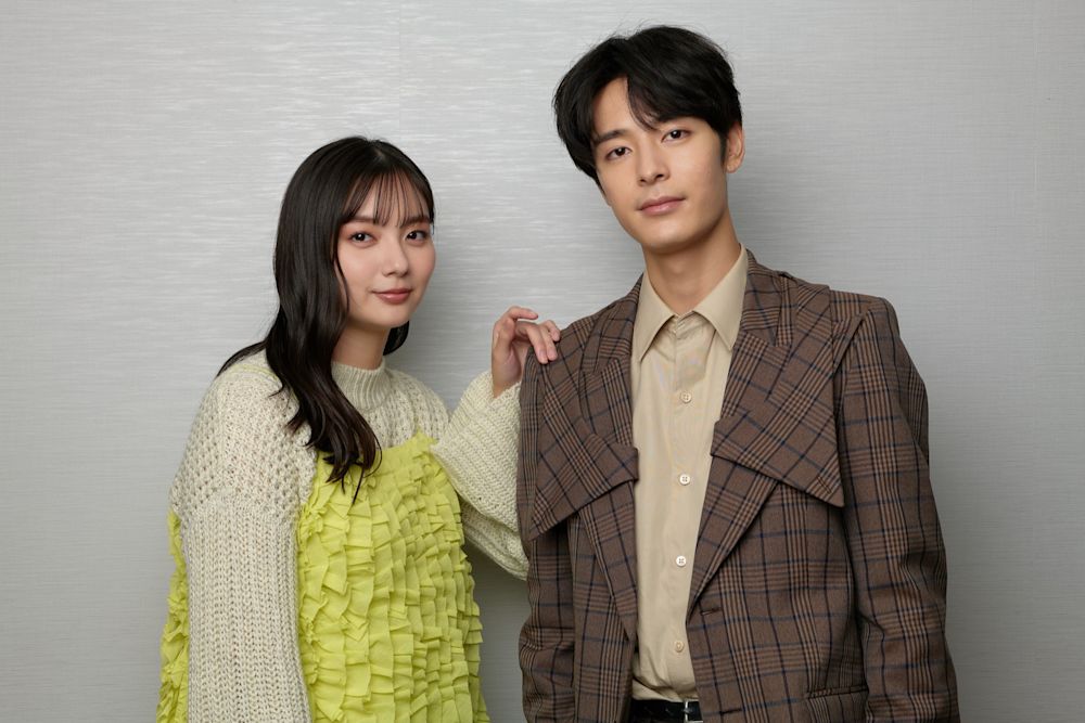『五十嵐夫妻は偽装他人』新川優愛・塩野瑛久、共演3回目の2人の関係性とは?
