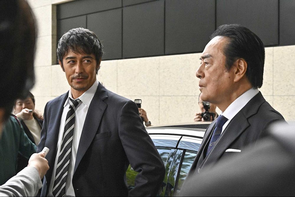 阿部寛“進藤”VS高橋英樹“国定”のバトルが濃厚すぎる!寺西拓人“謎の男”にも惹きつけられた『キャスター』最終話