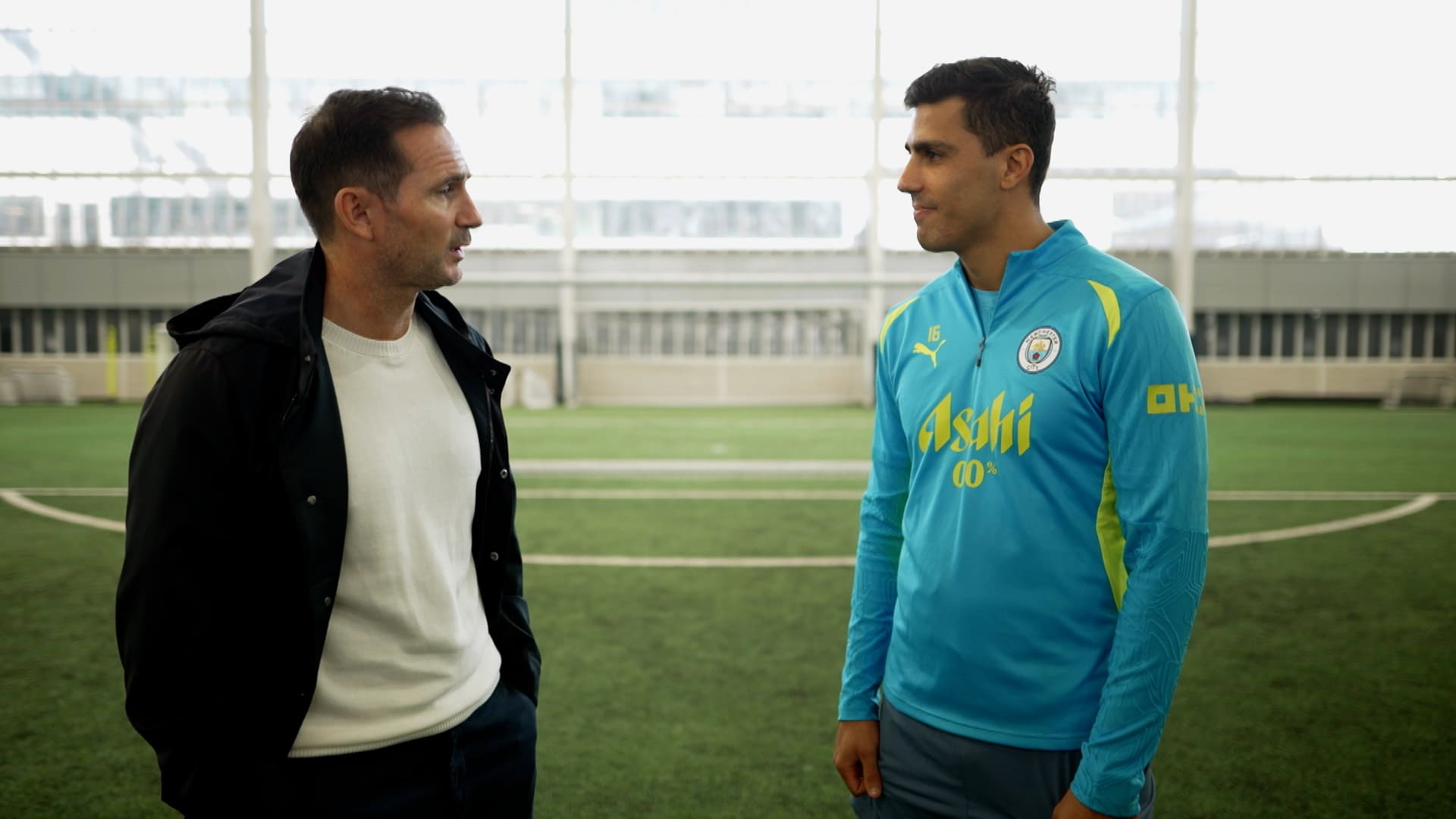 1秒速く考え、1秒速く動く」マンチェスター・Cの心臓ロドリの攻守を