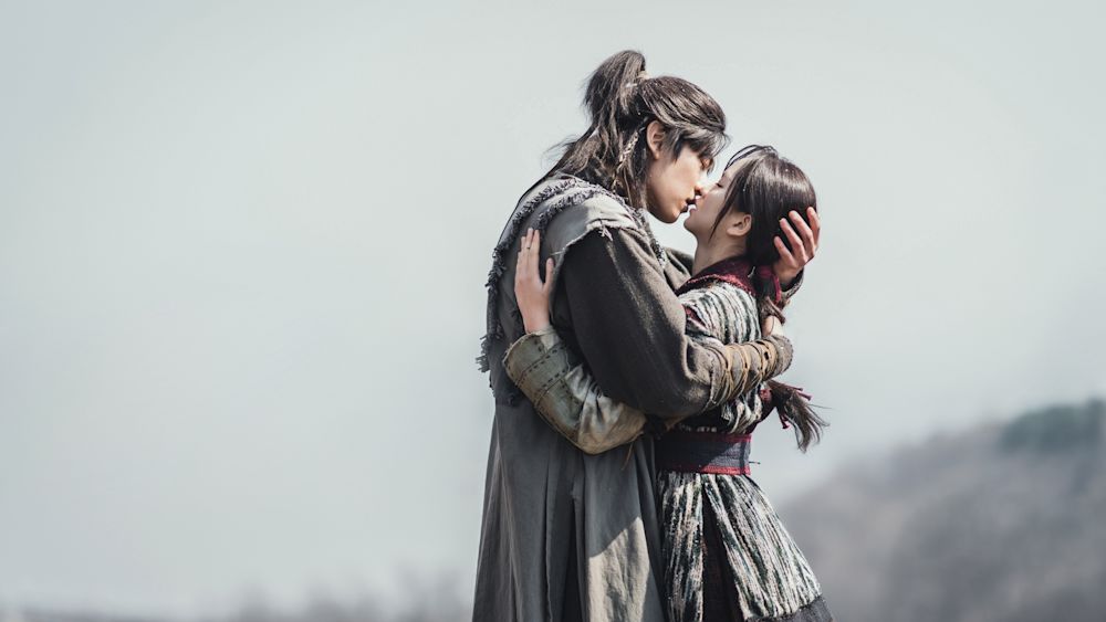 王女ピョンガン 月が浮かぶ川