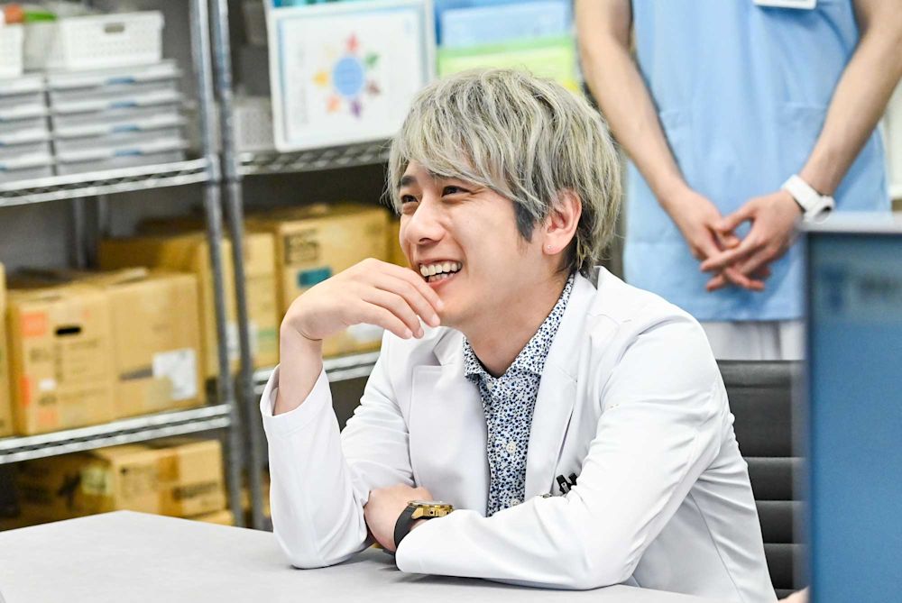 二宮和也は耳がいい?流暢なフランス語もなんなくこなす『ブラックペアン シーズン2』渡海と天城の関係とは?