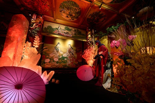 究極の美◼️蔵から夜空一面に美しい花火のような見事な 